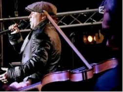 Photo de l'émission l'aventure inattendue sur France 2 avec Roberto Alagna, Adrien Bernard dans les violons.